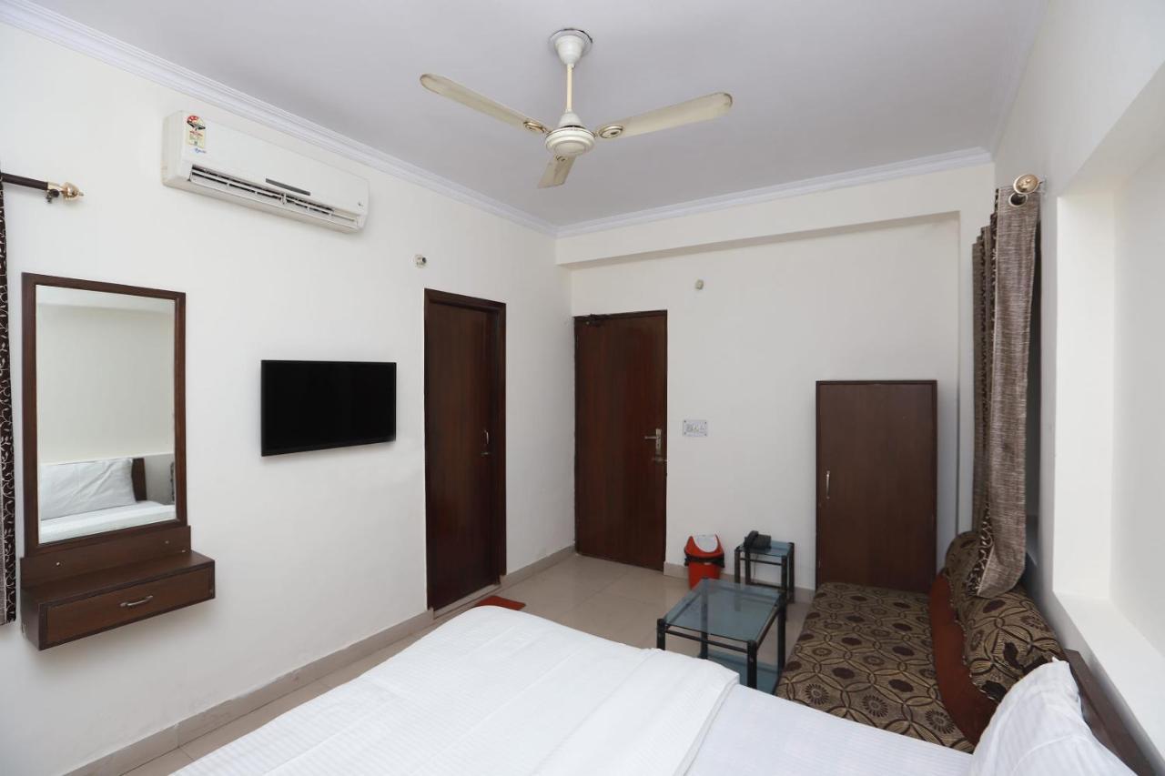 สปอต ออน 29024 ชาเคียร์ พาเลซ Hotel Narela ภายนอก รูปภาพ