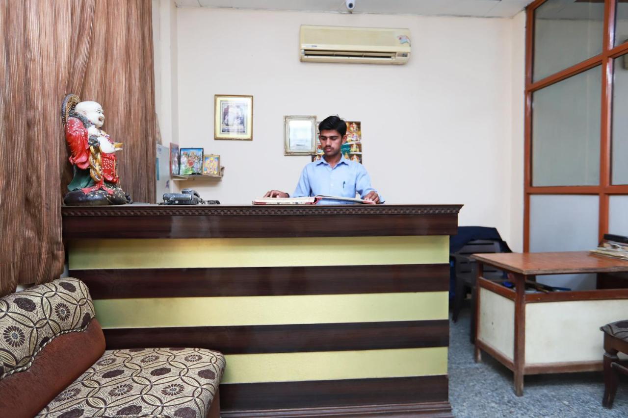 สปอต ออน 29024 ชาเคียร์ พาเลซ Hotel Narela ภายนอก รูปภาพ