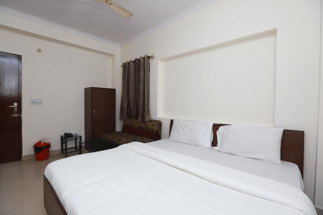 สปอต ออน 29024 ชาเคียร์ พาเลซ Hotel Narela ภายนอก รูปภาพ